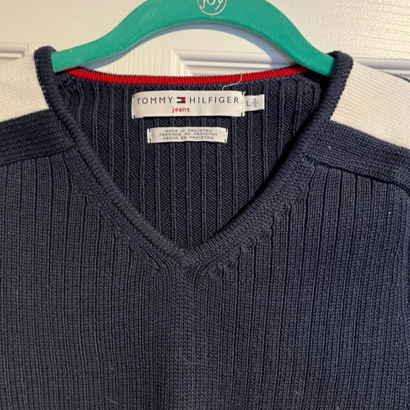 Tommy Hilfiger Navy sweater with white and minor red details. Size L. - Picture 4 of 9